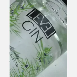 Level "Triple Distilled" Gin  Spanien